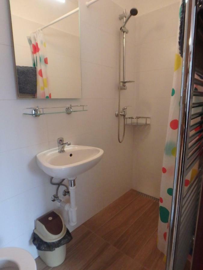 Apartments Vecernik Rokytnice روكيتنسي ناد جيزيرو المظهر الخارجي الصورة